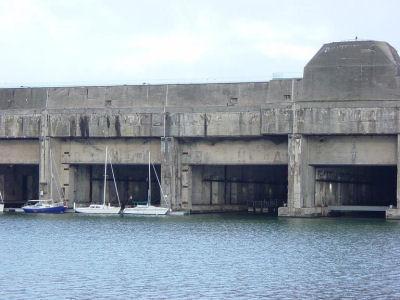 La base de u-boote de St-Nazaire vue de face.